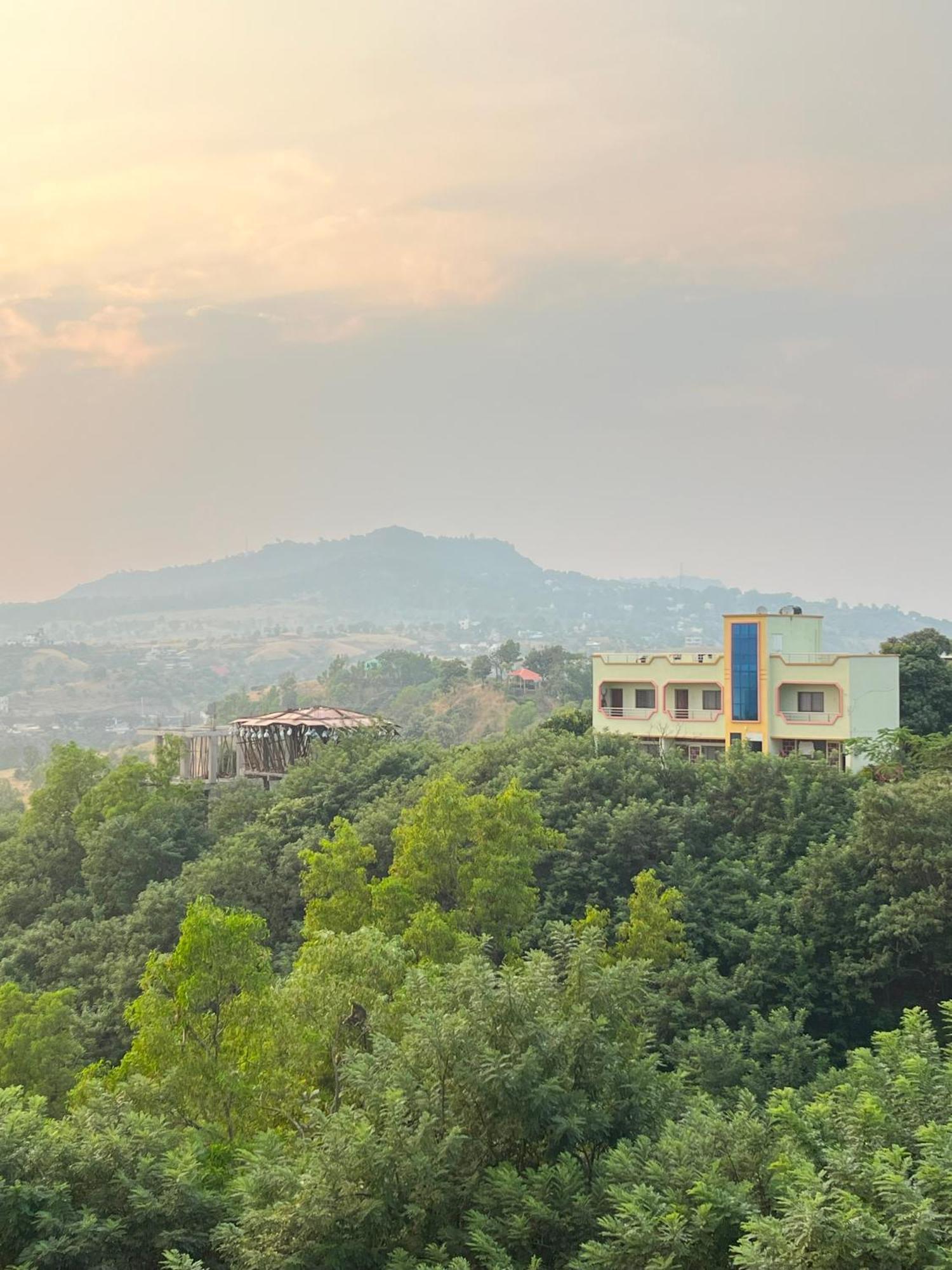 Anand Valley Hotel Panhala Ngoại thất bức ảnh